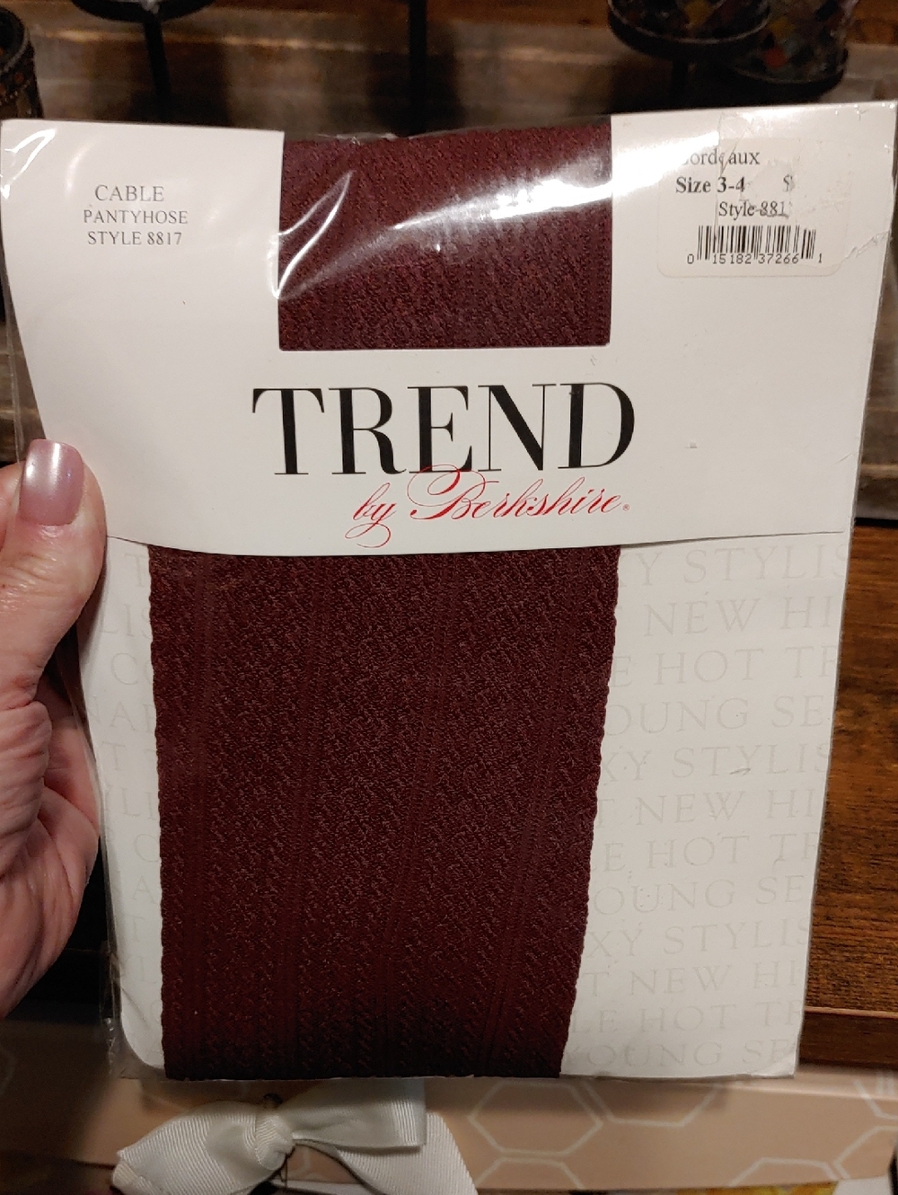 New With Tags Trend By Berkshire Bordeaux Color Cable Pantyhose Size 3 - 4